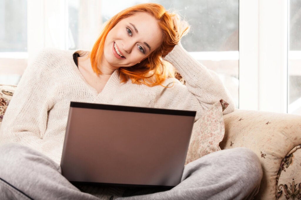 Woman-having-good-experience-with-laptop-in-lap